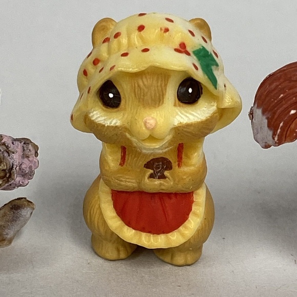 Sold! Vintage 1986 Hallmark Merry Miniature Christmas Chipmunk - plus 2 others - Picture 2 of 8